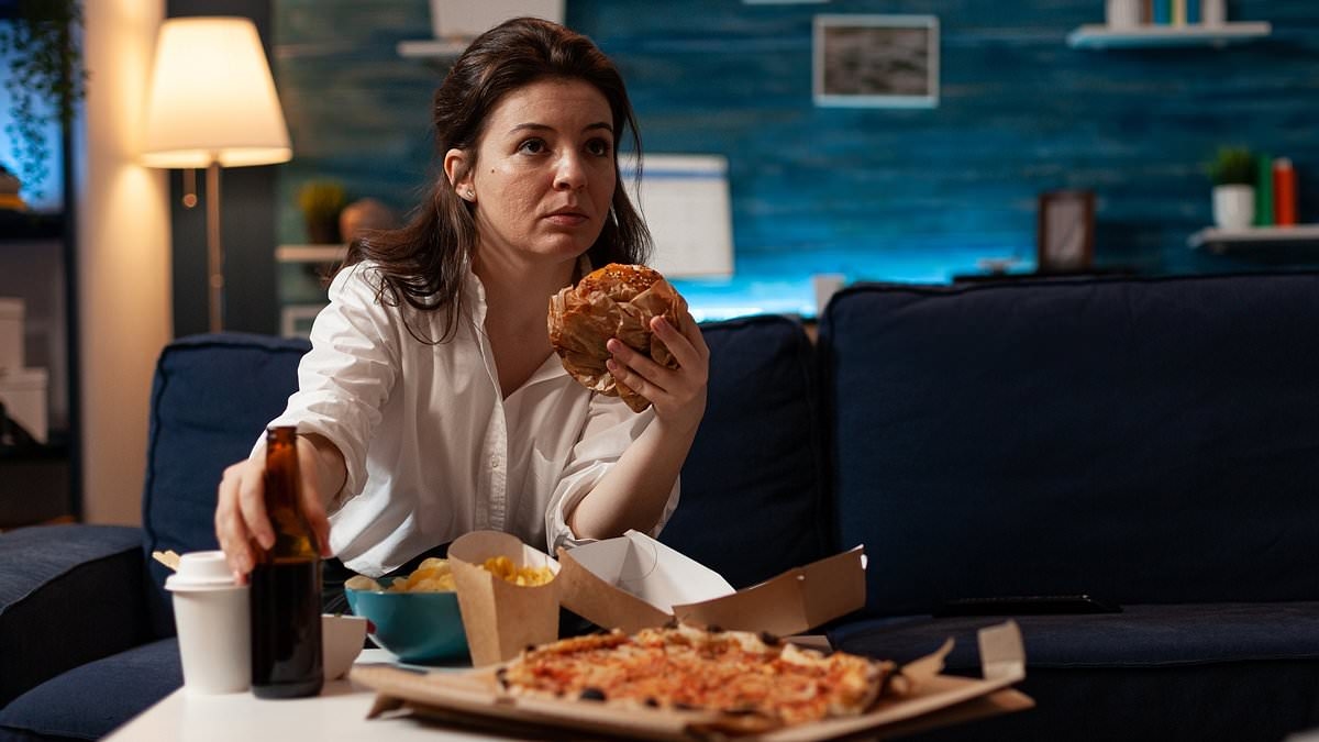 Uzmanlar, aşırı işlenmiş gıdaların vücudunuz üzerindeki 100 etkisini ve bunları tersine çevirmek için ne yapmanız gerektiğini açıklıyor...