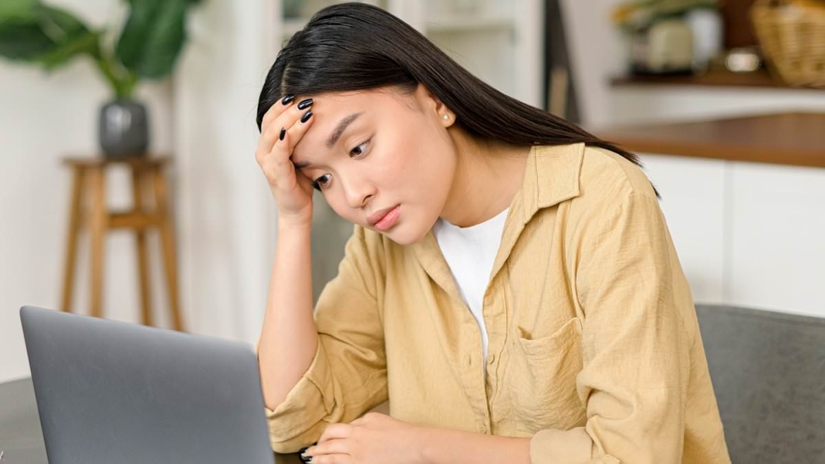 Дешевый напиток защищает от опасностей, связанных с сидением в течение всего дня, лучше, чем физические упражнения