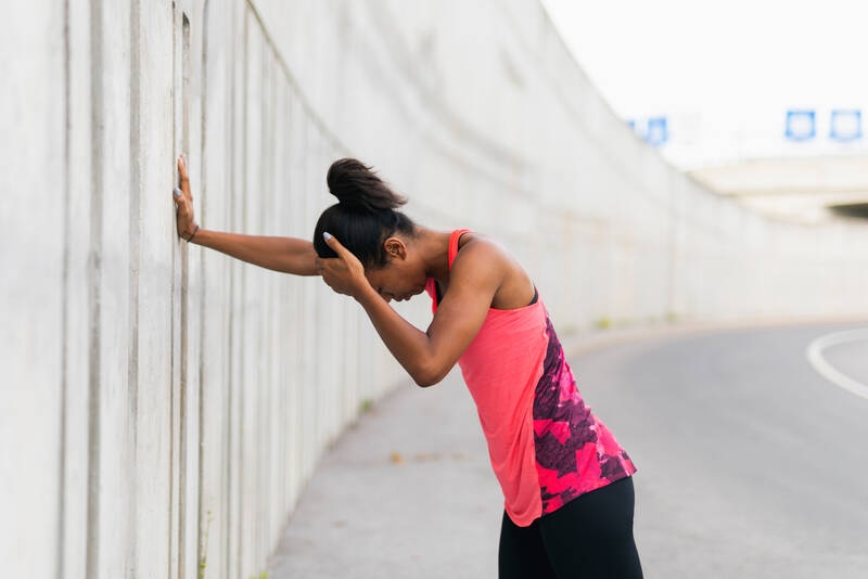 Maux de tête curieux : crises après un rapport sexuel, un effort physique ou la consommation de glace